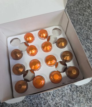 Cafetera Nespresso Inissia + cápsulas