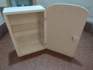 Armario baño madera antiguo con puertas de cristal