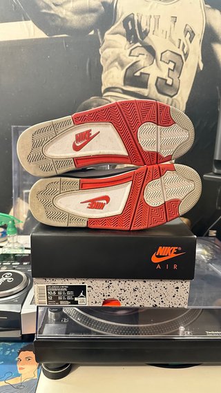 Nike Jordan 4 Fire Red