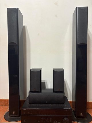 Altavoces y Receptor Yamaha Negro