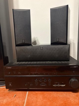 Altavoces y Receptor Yamaha Negro