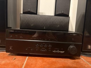 Altavoces y Receptor Yamaha Negro