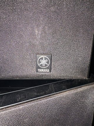 Altavoces y Receptor Yamaha Negro