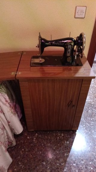 Máquina de coser Gritzner antigua