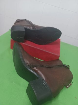 Botines Mjus Marrones con Flores