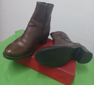 Botines Mjus Marrones con Flores
