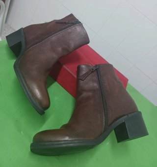 Botines Mjus Marrones con Flores