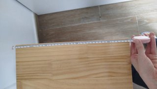 Estantería estrecha con ruedas