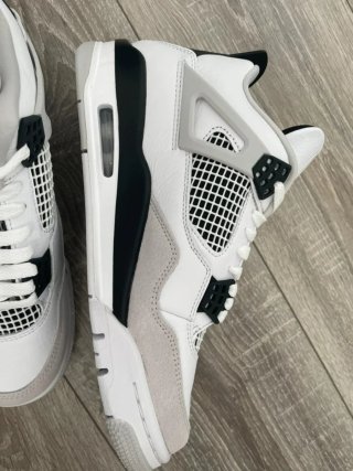 Jordan 4 Retro Military Black Taglia 40.5