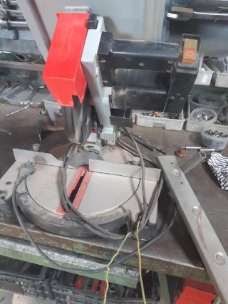 Sierra ingletadora profesional