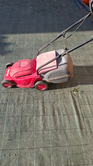 Cortacésped Eléctrico rojo 1200W