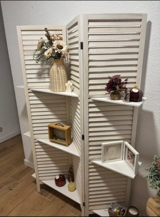 Biombo blanco con estantes