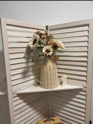 Biombo blanco con estantes