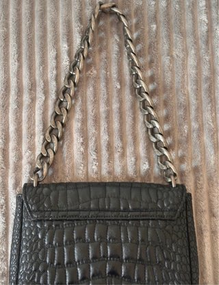 Bolso Zara negro efecto piel cocodrilo