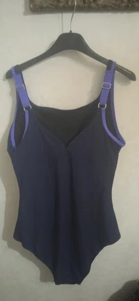Costume da bagno intero design moderno