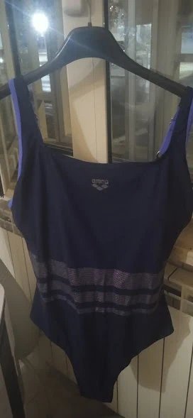 Costume da bagno intero design moderno