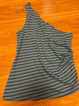 Top asimétrico Zara rayas verde/gris T.L