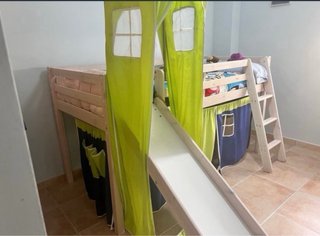 Cama alta con tobogán y túnel