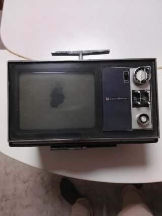 Televisor portátil Standard antiguo