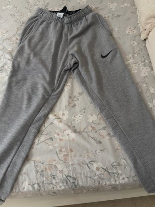 Pantalón Nike Gris