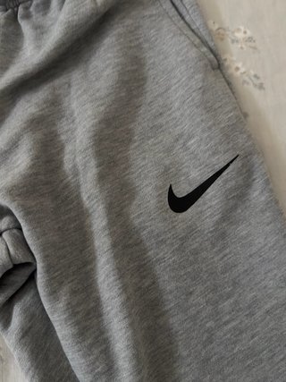 Pantalón Nike Gris