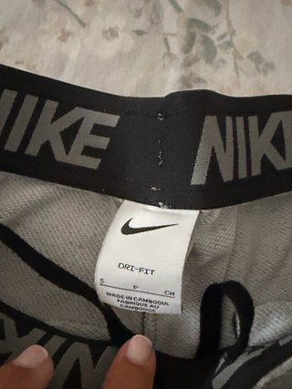 Pantalón Nike Gris