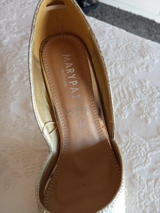 Zapatos de tacón Marypaz dorados