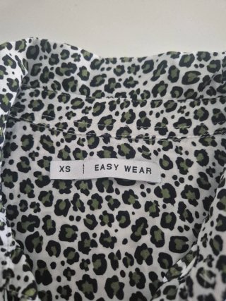 Blusa sin mangas EASY WEAR estampado leopardo