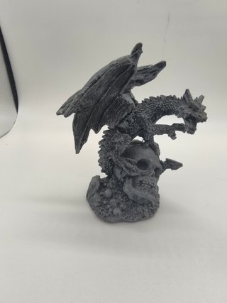 Statuetta Drago su Teschio Resina 12cm Scultura
