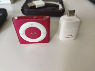 iPod Rojo con Accesorios