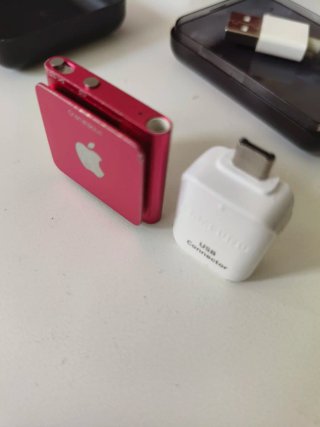 iPod Rojo con Accesorios