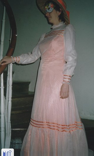 Vestido largo rosa y blanco con lunares