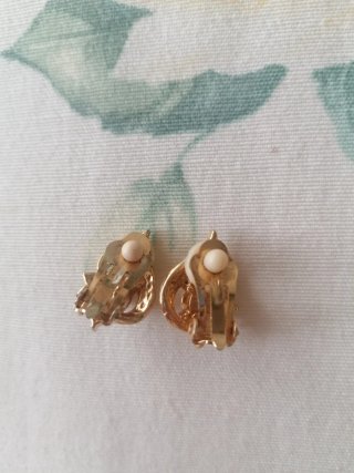 Pendientes bisutería dorados click perla