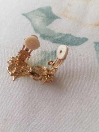 Pendientes bisutería dorados click perla