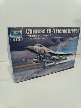 Maqueta Trumpeter 1/72 FC-1 Fierce Dragon