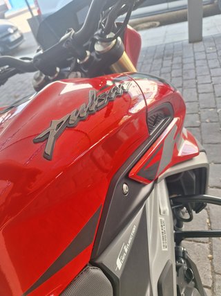 Bajaj Pulsar NS400z Roja