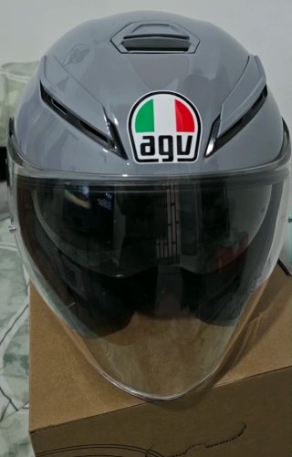 Casco Moto AGV Gris con Visera Transparente