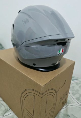 Casco Moto AGV Gris con Visera Transparente