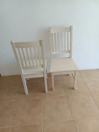 Juego de 4 sillas de madera color beige