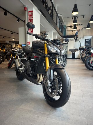 Triumph Speed Triple 1200 RS Negra/ROJA