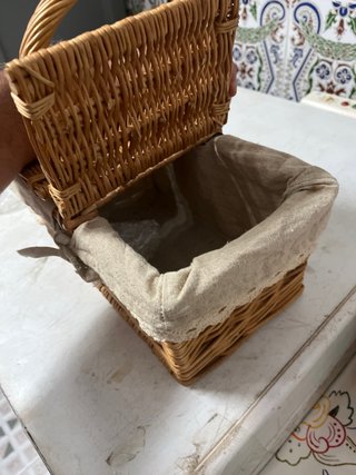 Cesta de mimbre retro con forro de tela
