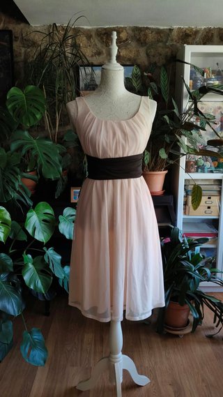 Vestido Calvin Klein rosa tul con fajín marrón