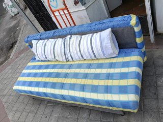 Sofá Cama Azul y Amarillo