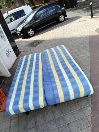 Sofá Cama Azul y Amarillo