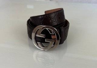 Cinturón Gucci Negro con Hebilla Plateada