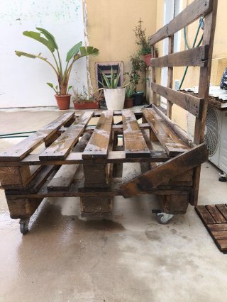 Sillón de palets con ruedas
