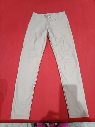 Pantalón beige (color café con leche)