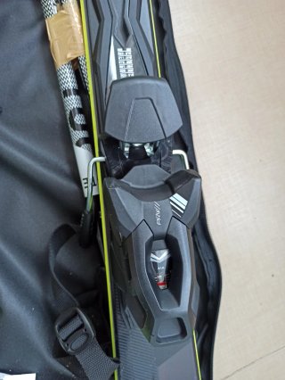 Esquís Wedze Boost 900 163cm + Bastones y Funda