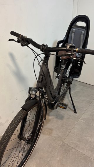 Bicicleta eléctrica Bosch con silla para niño
