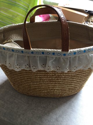 Bolso de playa de rafia con encaje